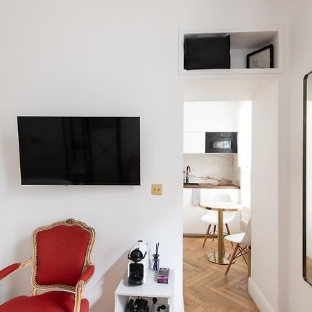 Paris Eiffel Apartment Bagian luar foto
