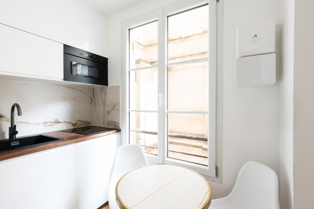 Paris Eiffel Apartment Bagian luar foto