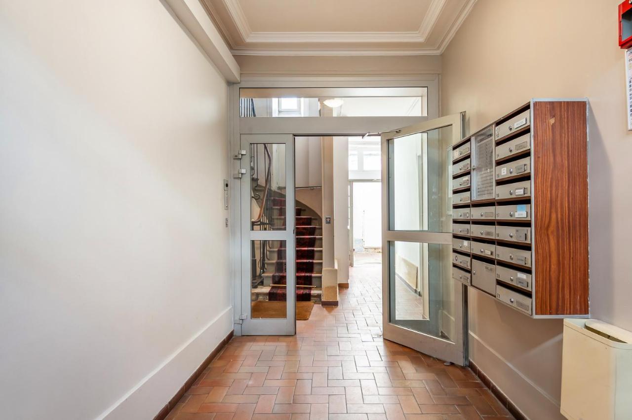 Paris Eiffel Apartment Bagian luar foto